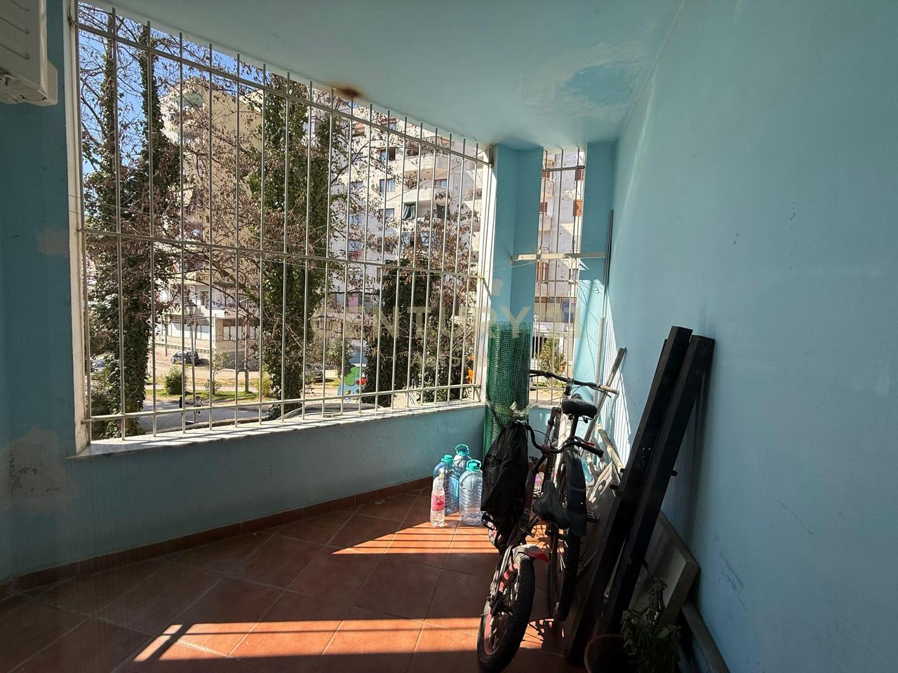 Shitet apartament 1+1 ne Fresk