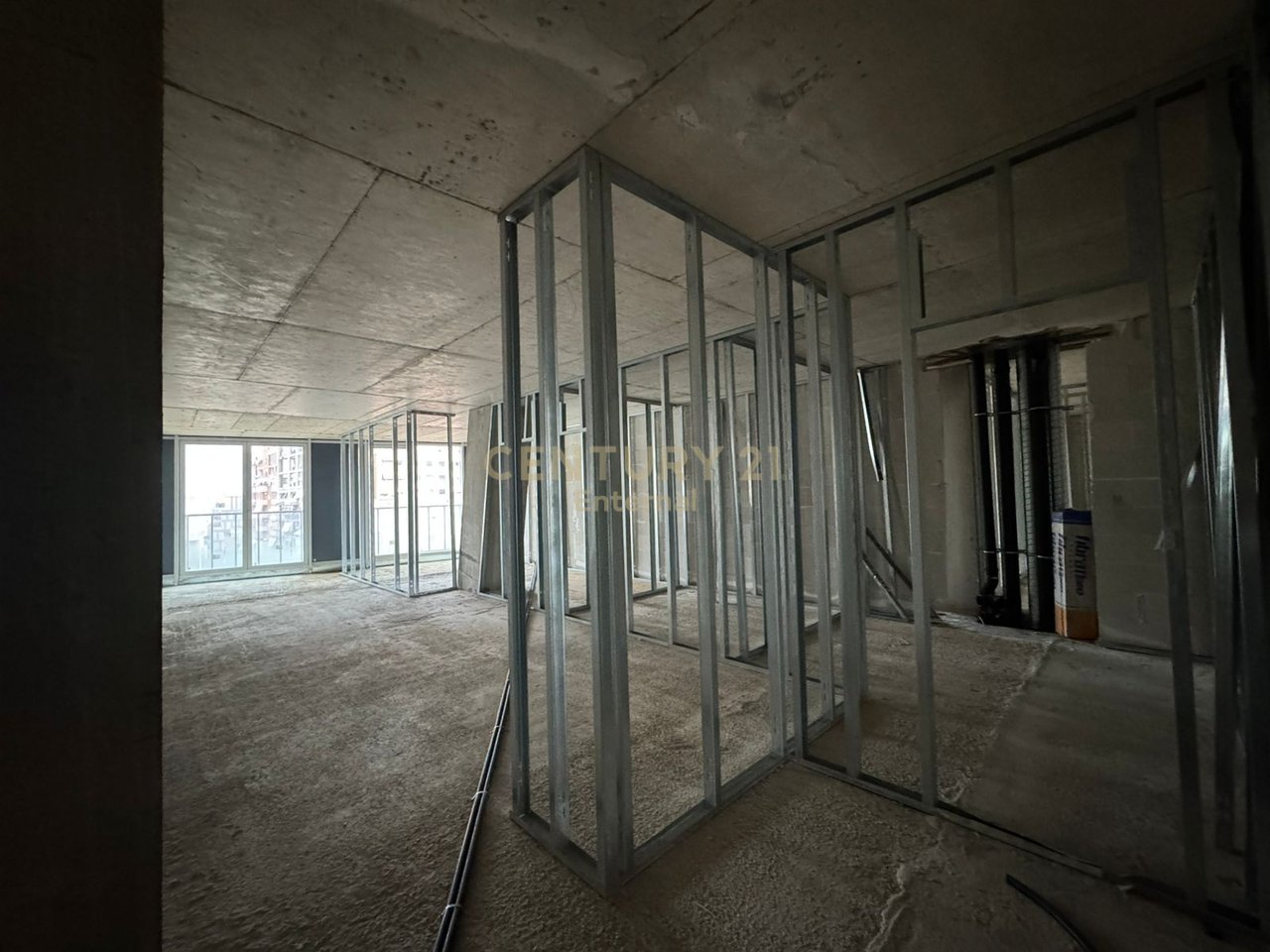 Apartament ne shitje 1+1 ne Qender!