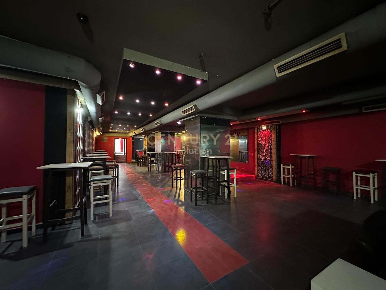 COMMERCIAL SPACE FOR SALE NEXT TO THE MUNICIPALITY IN KAMEZ!