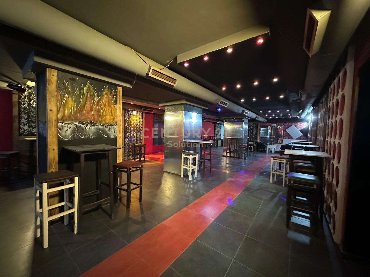 COMMERCIAL SPACE FOR SALE NEXT TO THE MUNICIPALITY IN KAMEZ!