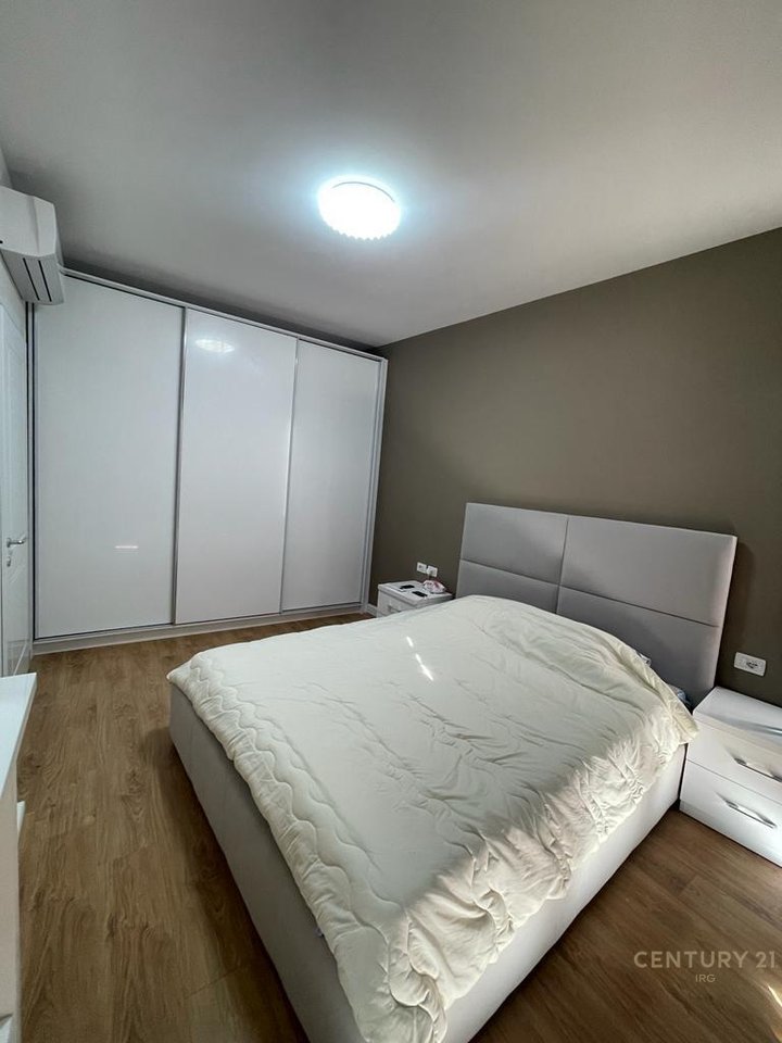Jepet me qira apartament 2+1 me post parkimi  te Kompleksi Halili!