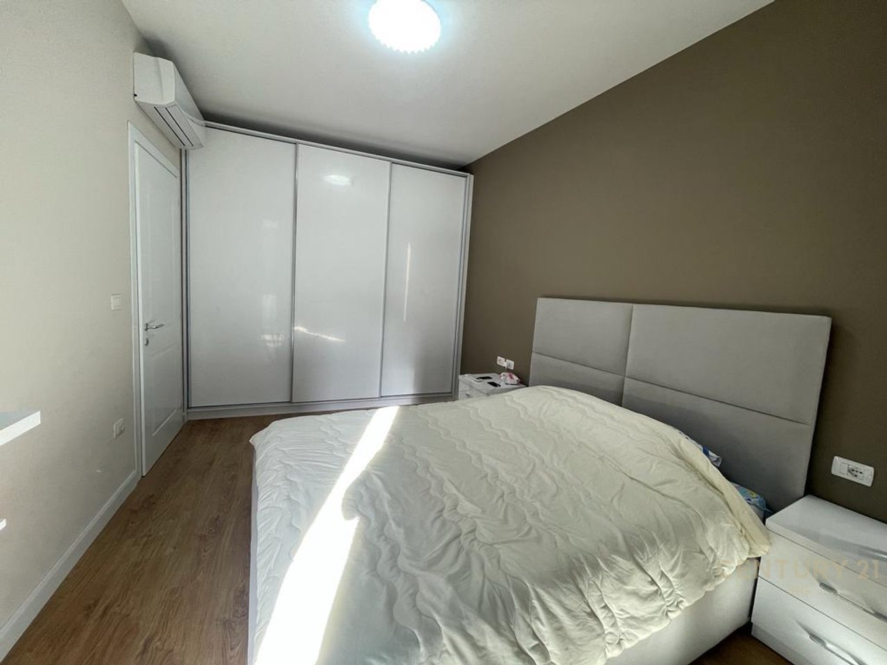 Jepet me qira apartament 2+1 me post parkimi  te Kompleksi Halili!