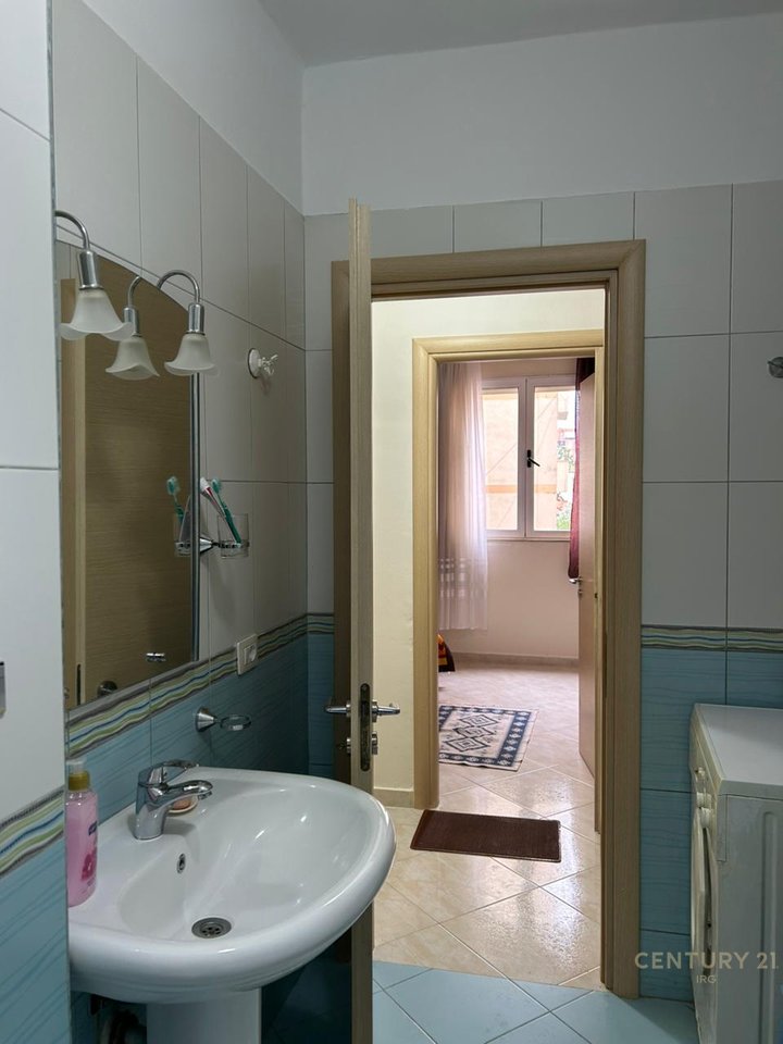APARTAMENT 2+1 ME QERA PRANË RR. SË KAVAJËS!