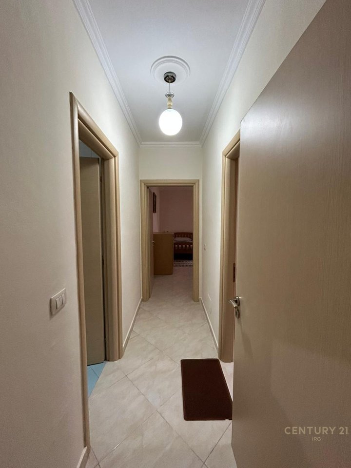 APARTAMENT 2+1 ME QERA PRANË RR. SË KAVAJËS!