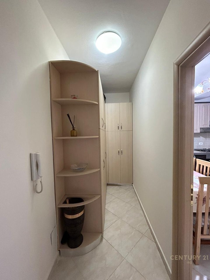 APARTAMENT 2+1 ME QERA PRANË RR. SË KAVAJËS!