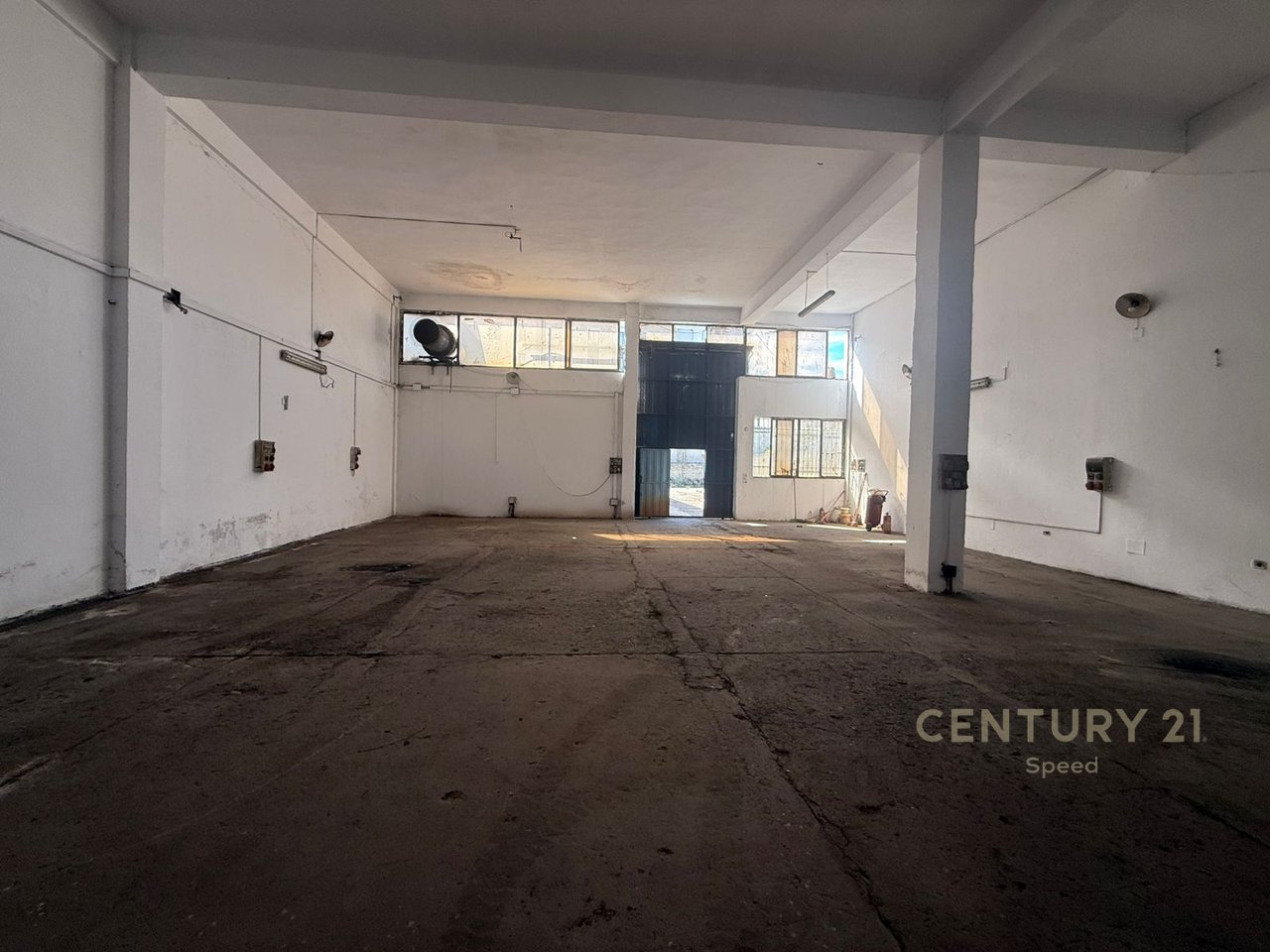 Edificio più terreno in vendita nella zona QTU!!