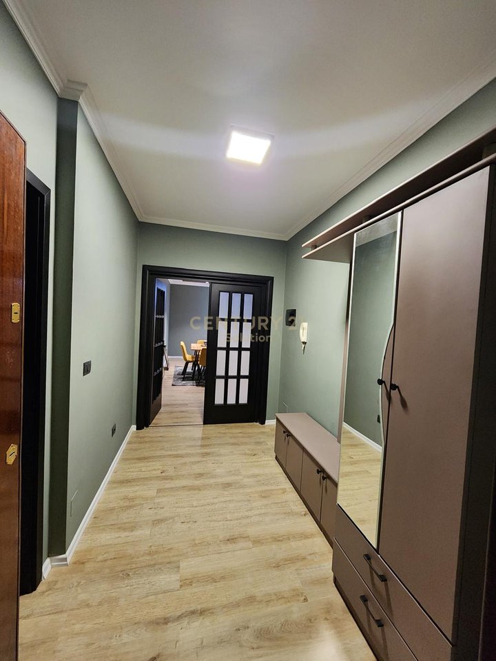 JEPET APARTAMENT  3+1+2 ME QERA TEK KRYQEZIMI 21 DHJETORI!