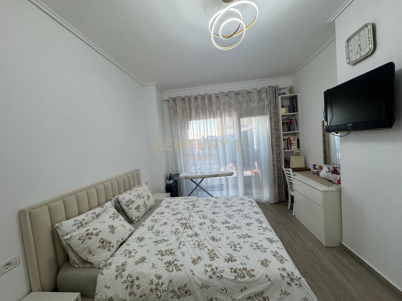 SHESIM APARTAMENT 1+1+ POST PARKIMI TE PERFSHIRE TE MOBILUAR TE ISH FUSHA E AVIACIONIT!