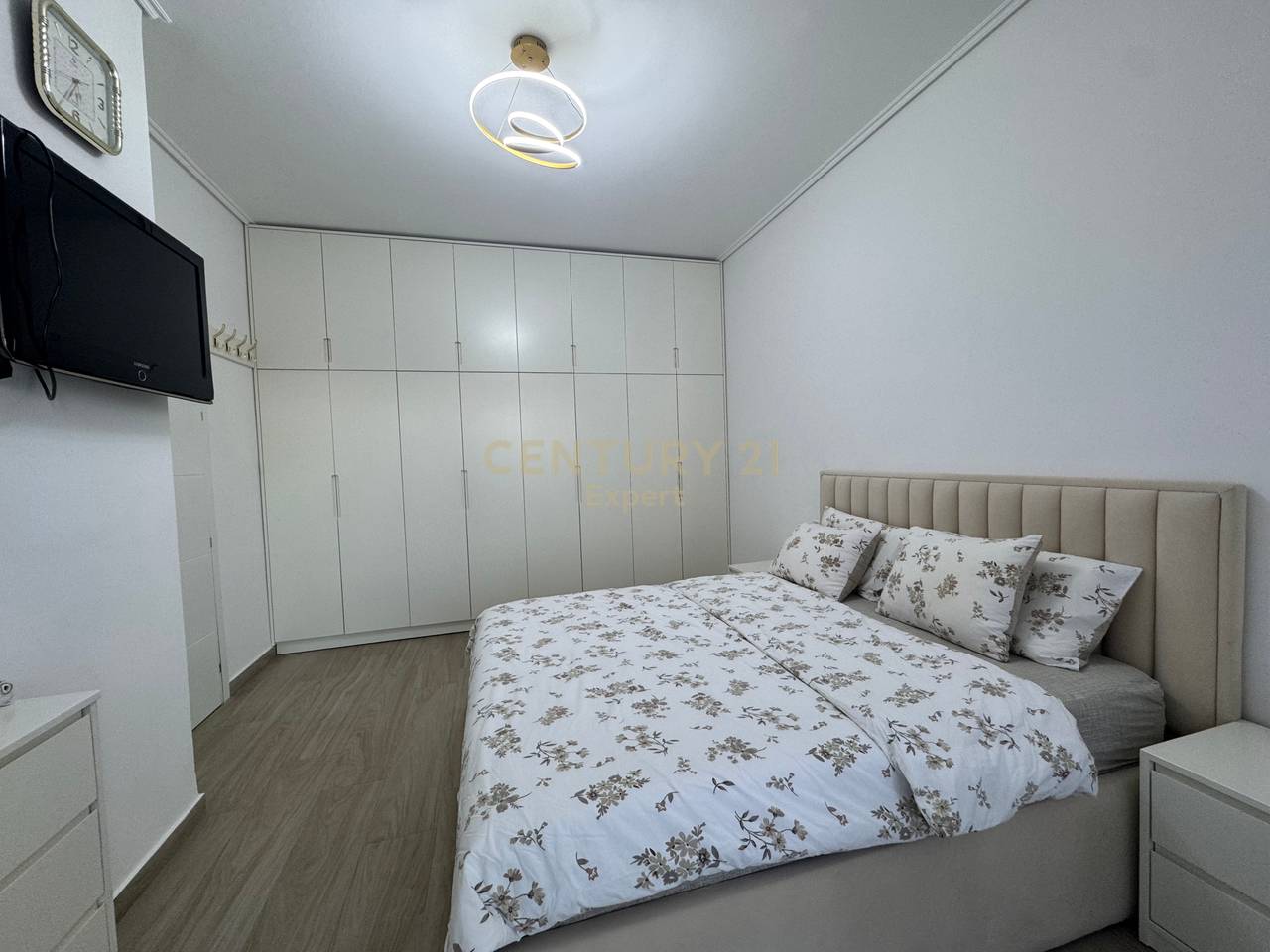 SHESIM APARTAMENT 1+1+ POST PARKIMI TE PERFSHIRE TE MOBILUAR TE ISH FUSHA E AVIACIONIT!