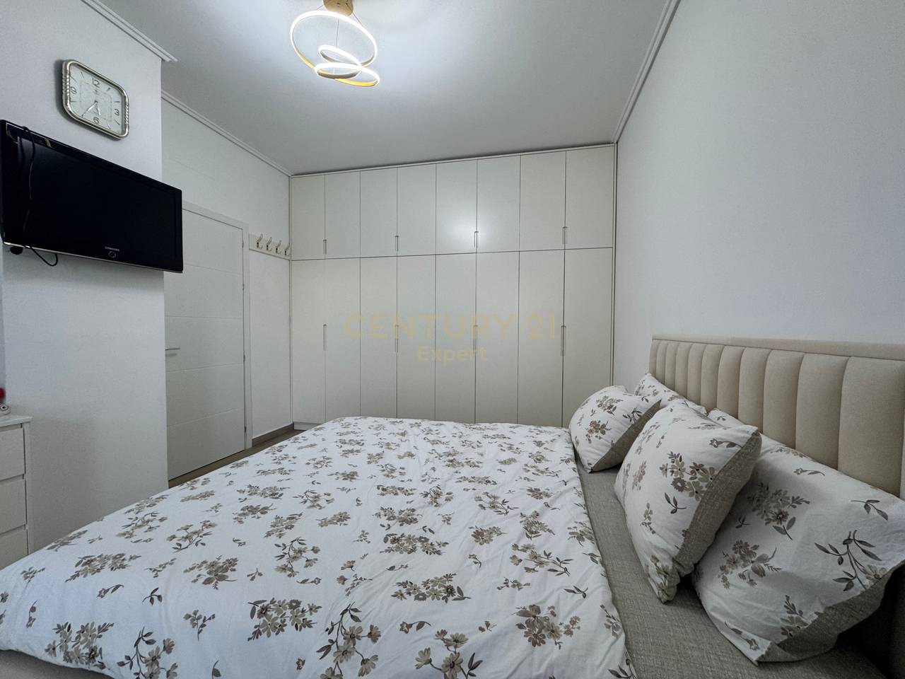 SHESIM APARTAMENT 1+1+ POST PARKIMI TE PERFSHIRE TE MOBILUAR TE ISH FUSHA E AVIACIONIT!