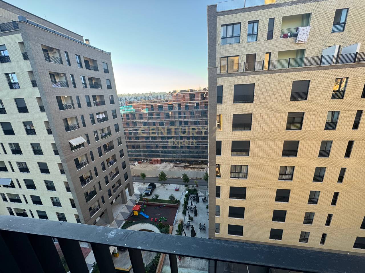 SHESIM APARTAMENT 1+1+ POST PARKIMI TE PERFSHIRE TE MOBILUAR TE ISH FUSHA E AVIACIONIT!