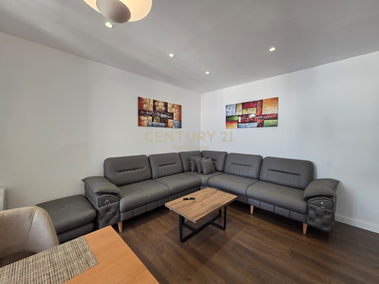 Apartament 2+1+2 Me Qira në Rrugën Mine Peza, Tiranë - 1000€ | 90 m²
 (i gatshëm për AirBnB)