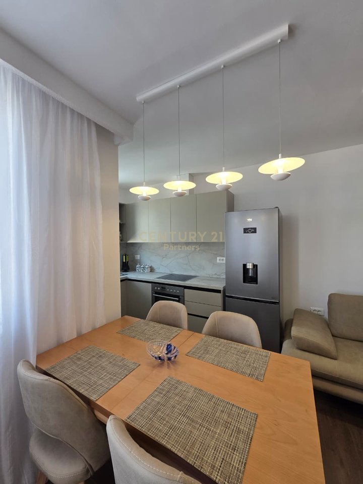 Apartament 2+1 Me Qira në Rrugën Mine Peza, Tiranë - 1000€ | 90 m²