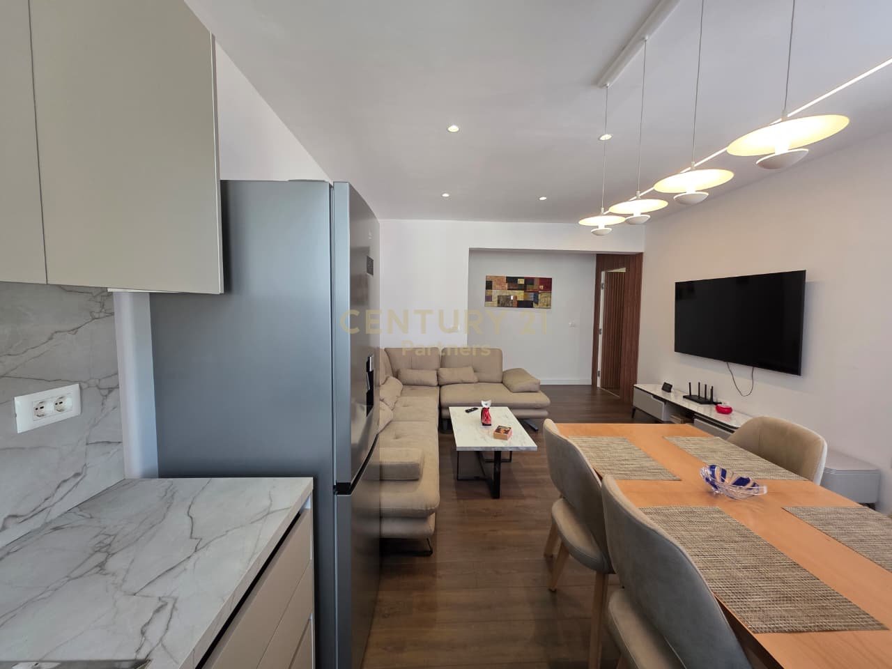 Apartament 2+1 Me Qira në Rrugën Mine Peza, Tiranë - 1000€ | 90 m²
