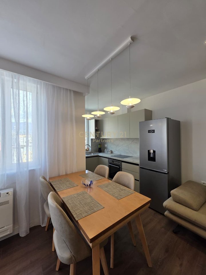 Apartament 2+1 Me Qira në Rrugën Mine Peza, Tiranë - 1000€ | 90 m²