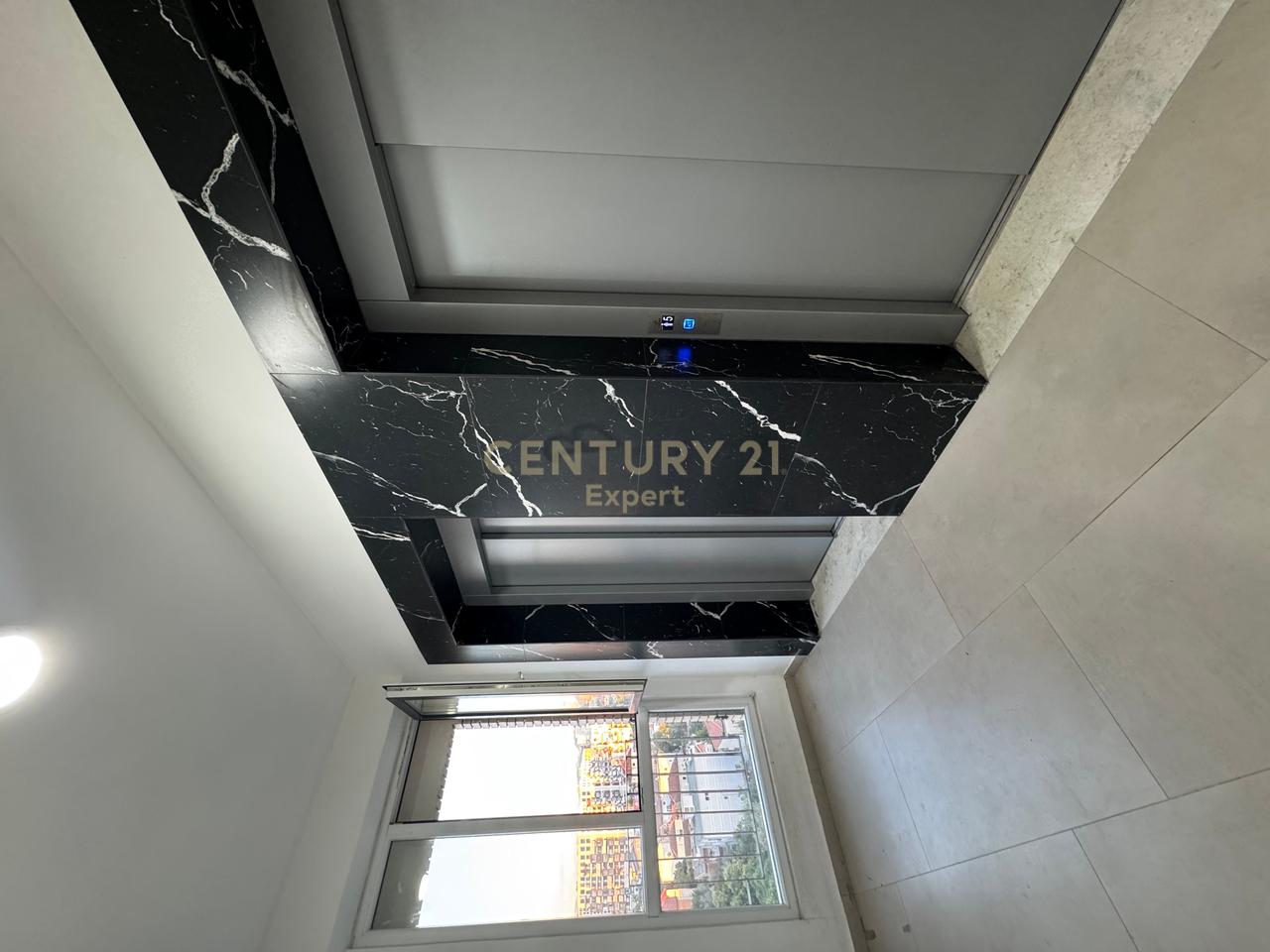 SHESIM APARTAMENT 1+1+ POST PARKIMI TE PERFSHIRE TE MOBILUAR TE ISH FUSHA E AVIACIONIT!