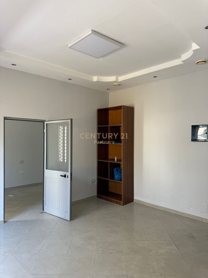 Commercial Space 1+1 For Rent in Brraka, Tirana - 550€ | 37 m²