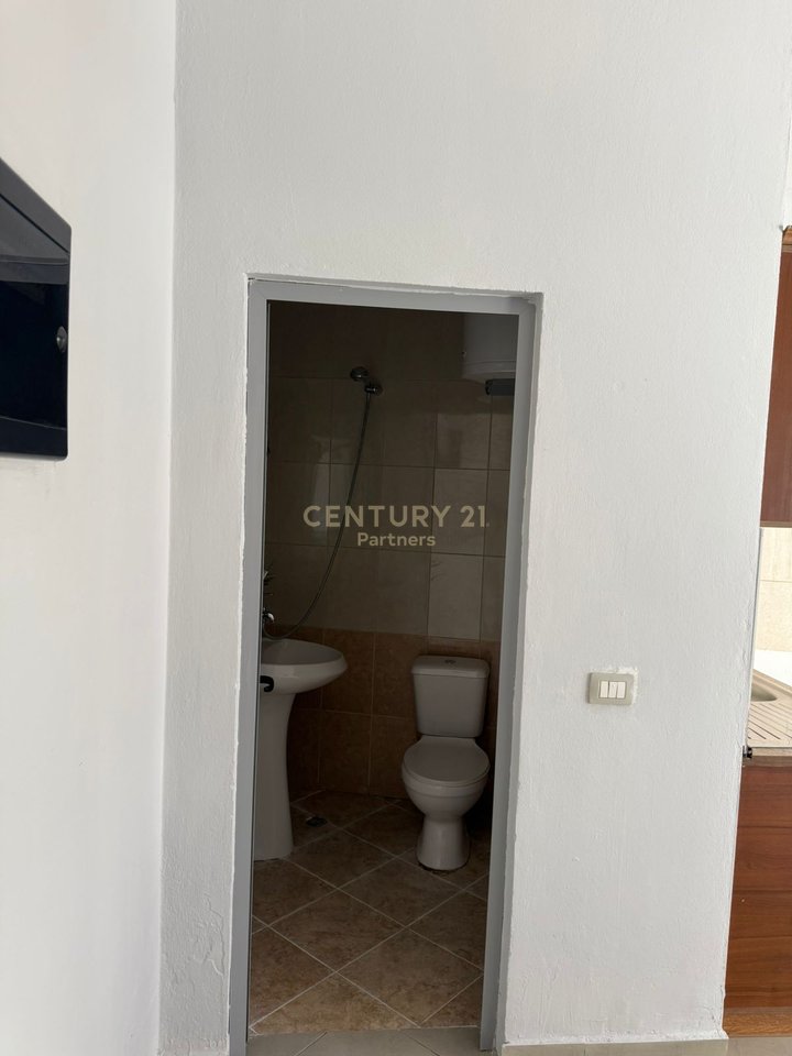 Commercial Space 1+1 For Rent in Brraka, Tirana - 550€ | 37 m²