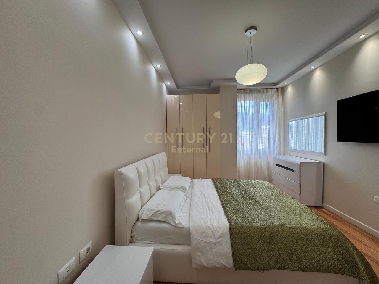 Apartament 2+1+2 + Parkim me Qira prane Toptanit