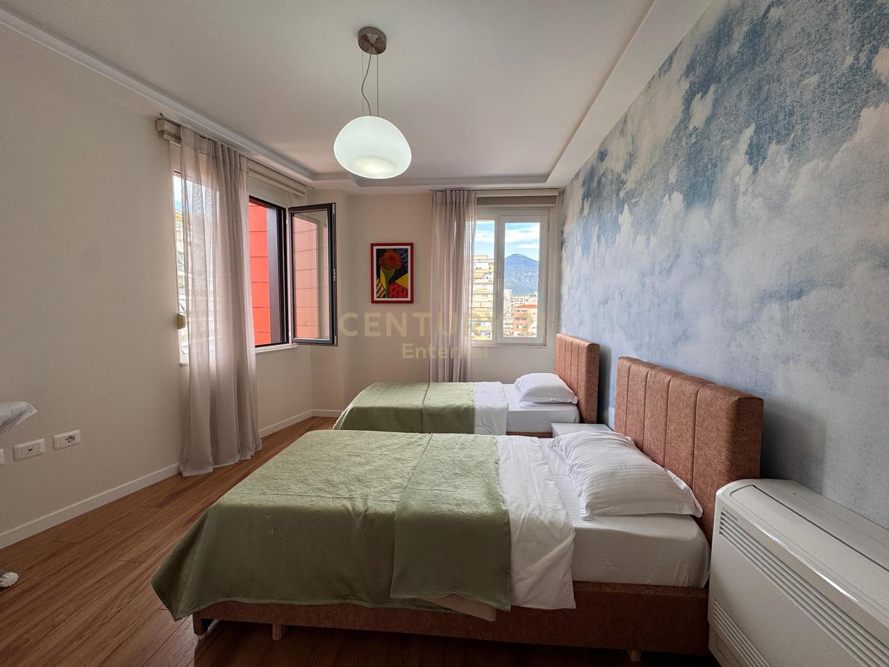 Apartament 2+1+2 + Parkim me Qira prane Toptanit