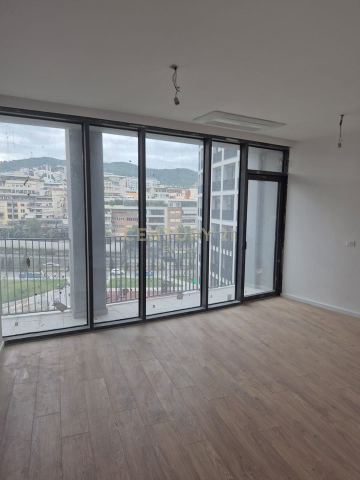 VISTA LAGO, APPARTAMENTO/UFFICIO JAPIM 2+1+2 IN AFFITTO!
