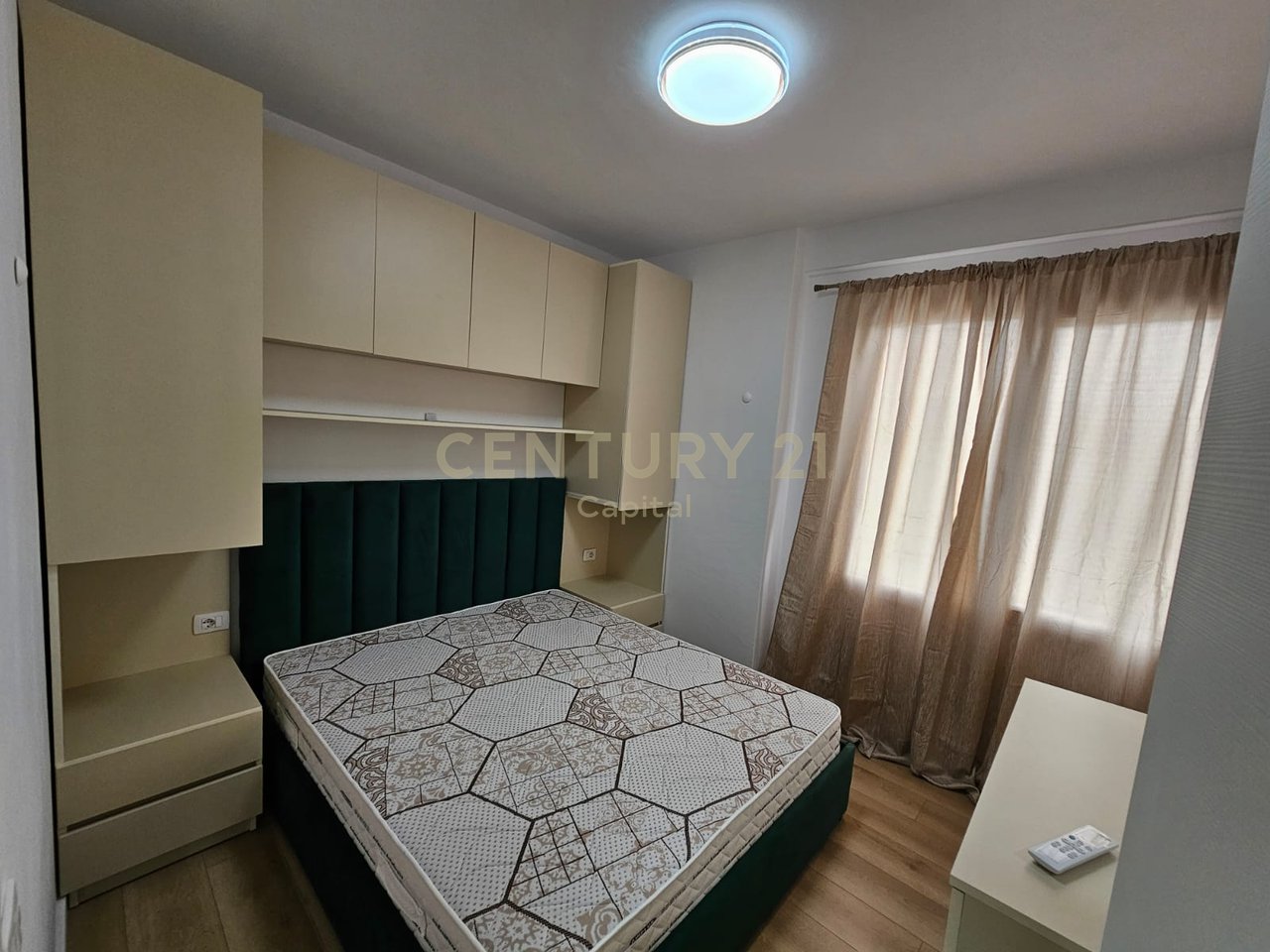 Appartamento 2+1 in affitto presso l'ex campo di aviazione, Tirana