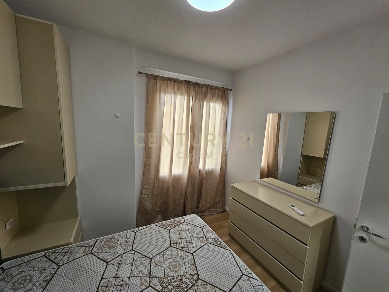 Appartamento 2+1 in affitto presso l'ex campo di aviazione, Tirana