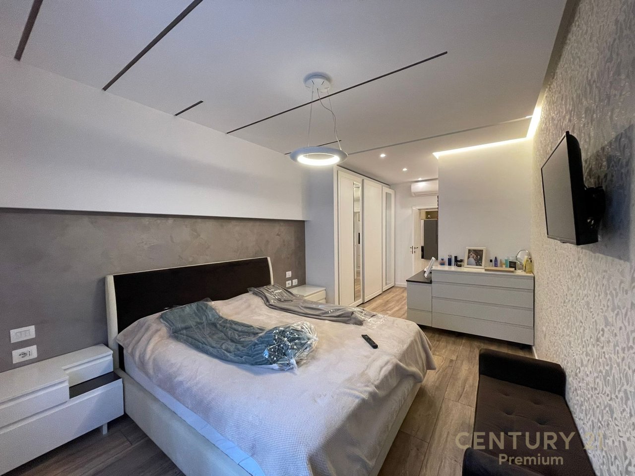 Apartament me Qira 3+1+2 +Post Parkimi, pranë Kopshtit  Zoologjik, Tiranë!