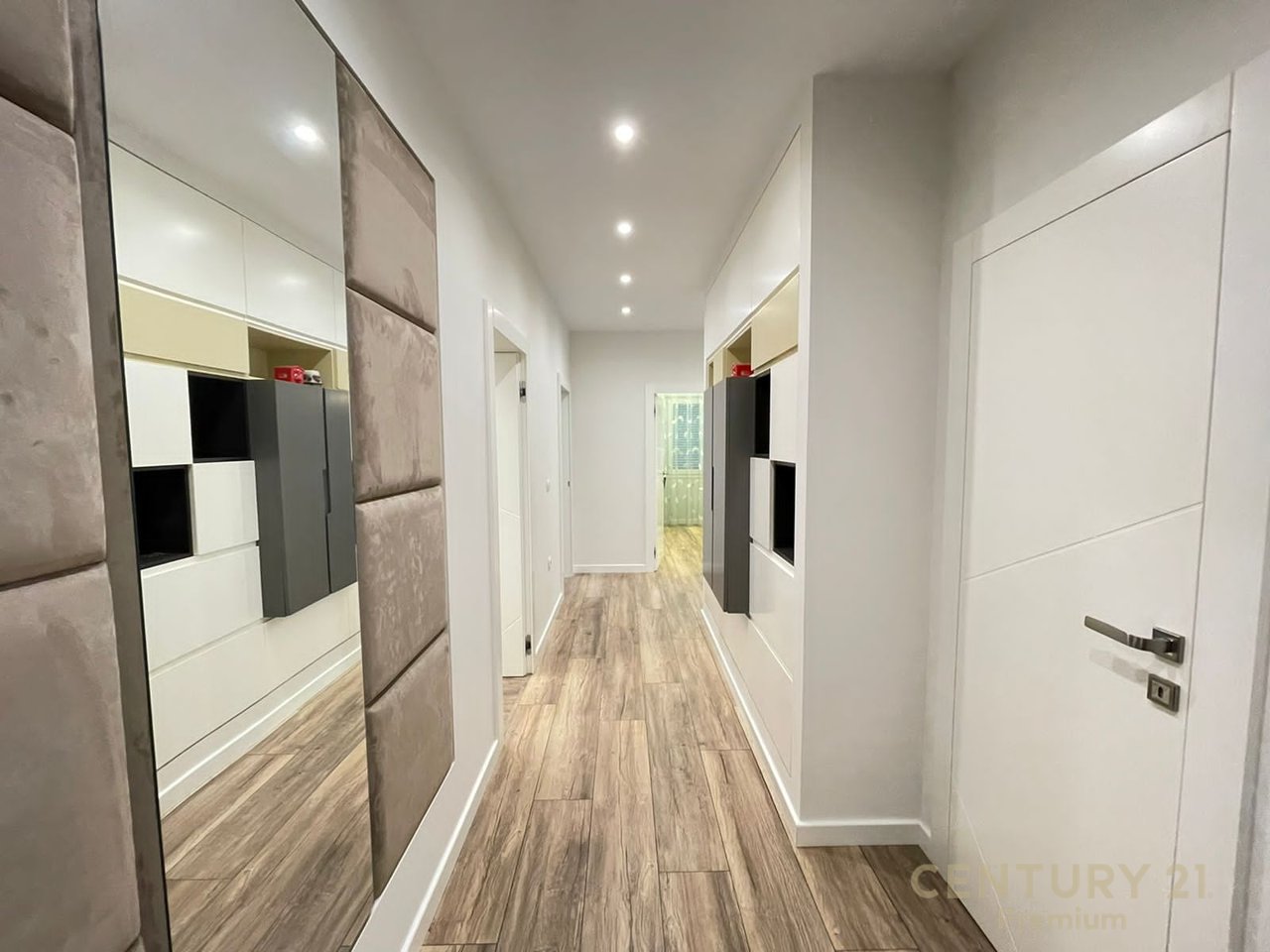 Apartament me Qira 3+1+2 +Post Parkimi, pranë Kopshtit  Zoologjik, Tiranë!