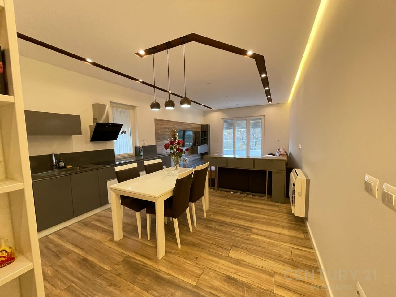 Apartament me Qira 3+1+2 +Post Parkimi, pranë Kopshtit  Zoologjik, Tiranë!