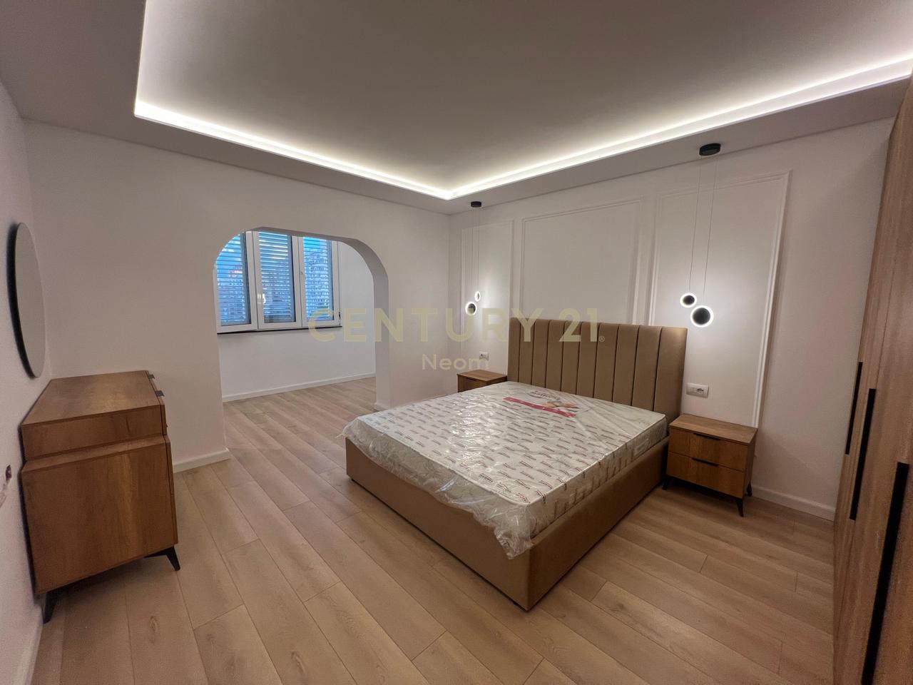 Qira, Modern 2+1 Apartment, in the Paris Commune