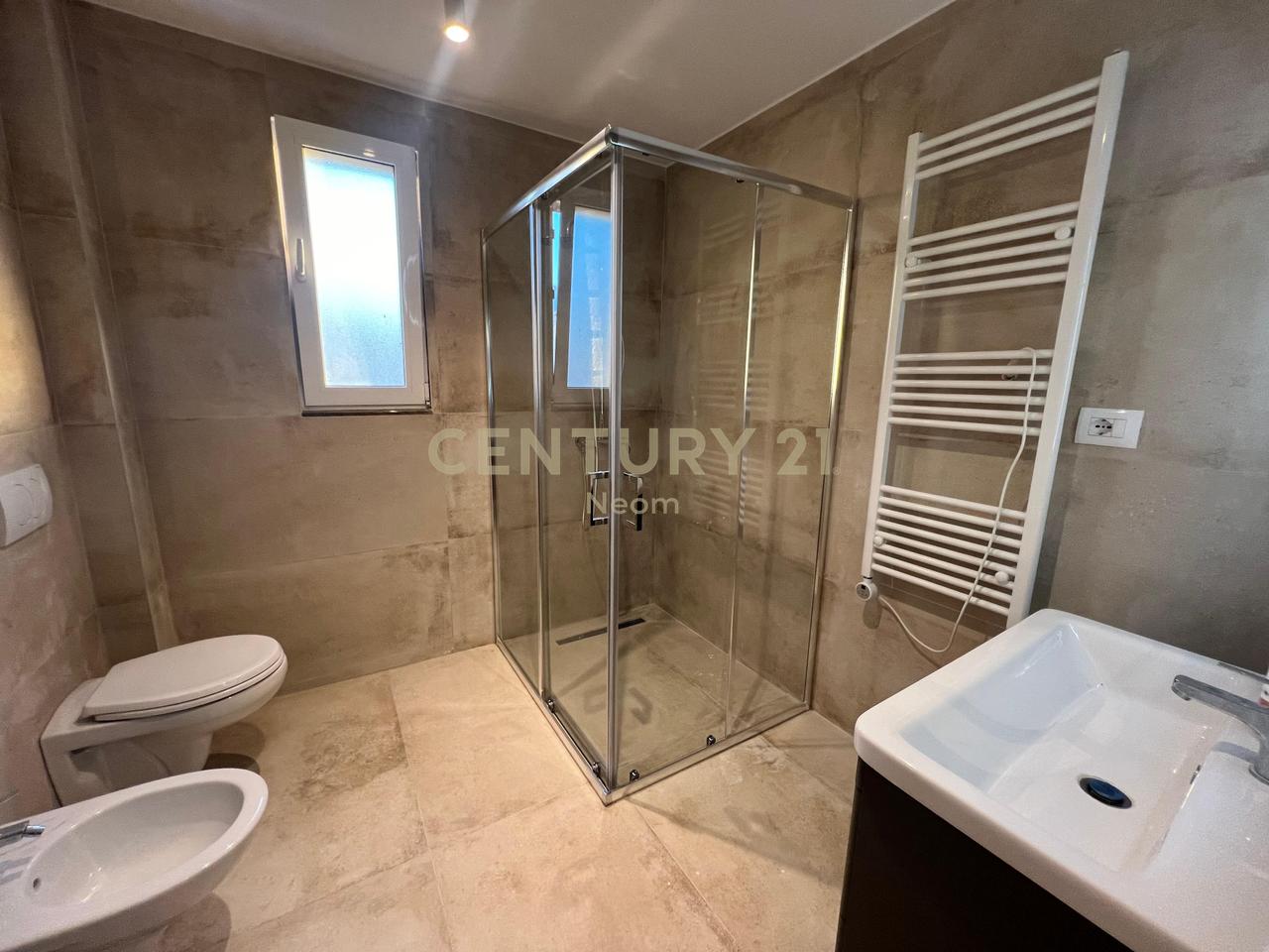 Qira, Modern 2+1 Apartment, in the Paris Commune