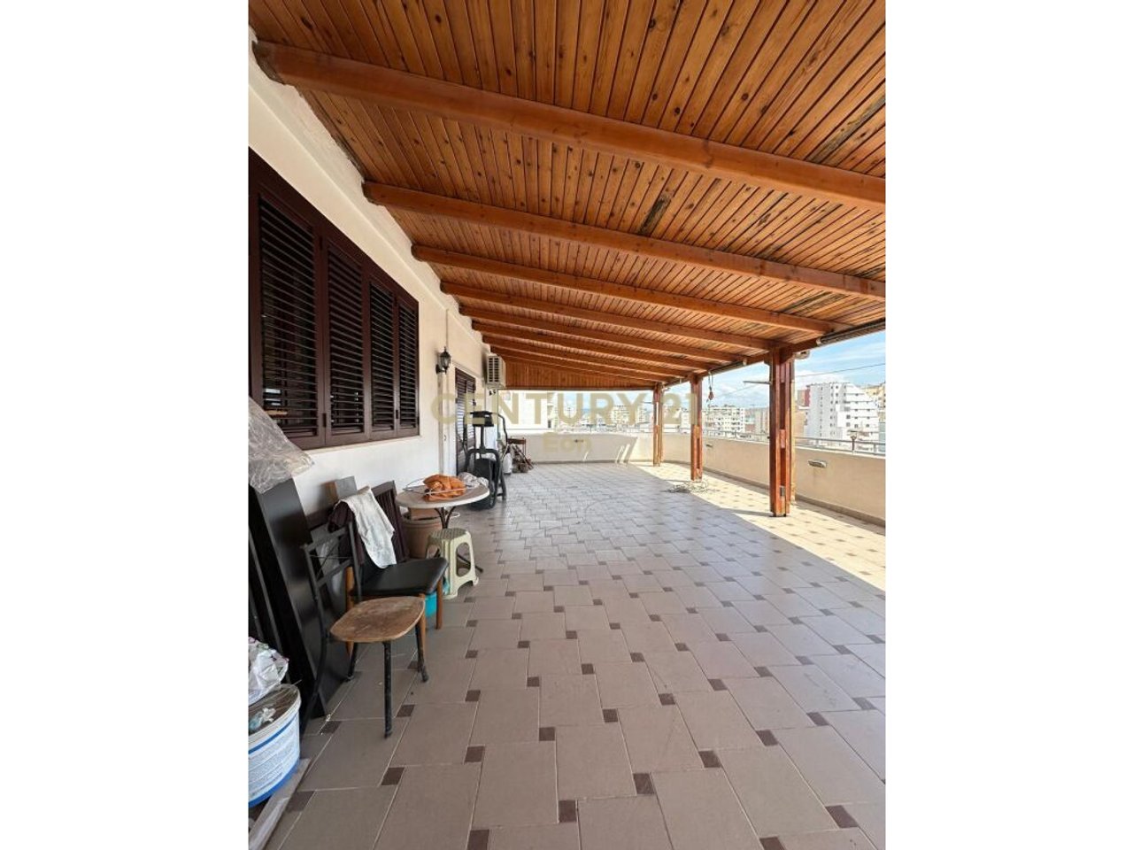 JEPET ME QERA PAPAFINGO 2+1+GARAZHD ,PRANE STADIUMIT !