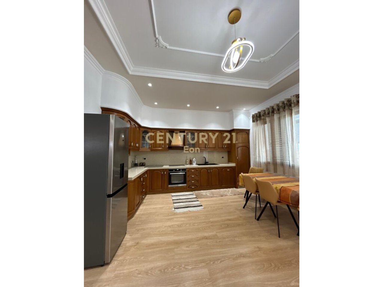 JEPET ME QERA PAPAFINGO 2+1+GARAZHD ,PRANE STADIUMIT !