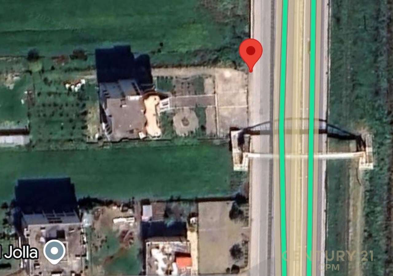 Shitet godinë + truall në një nga vendndodhjet më strategjike të Shqipërisë – midis Qerretit dhe Kavajës, buzë autostradës!
