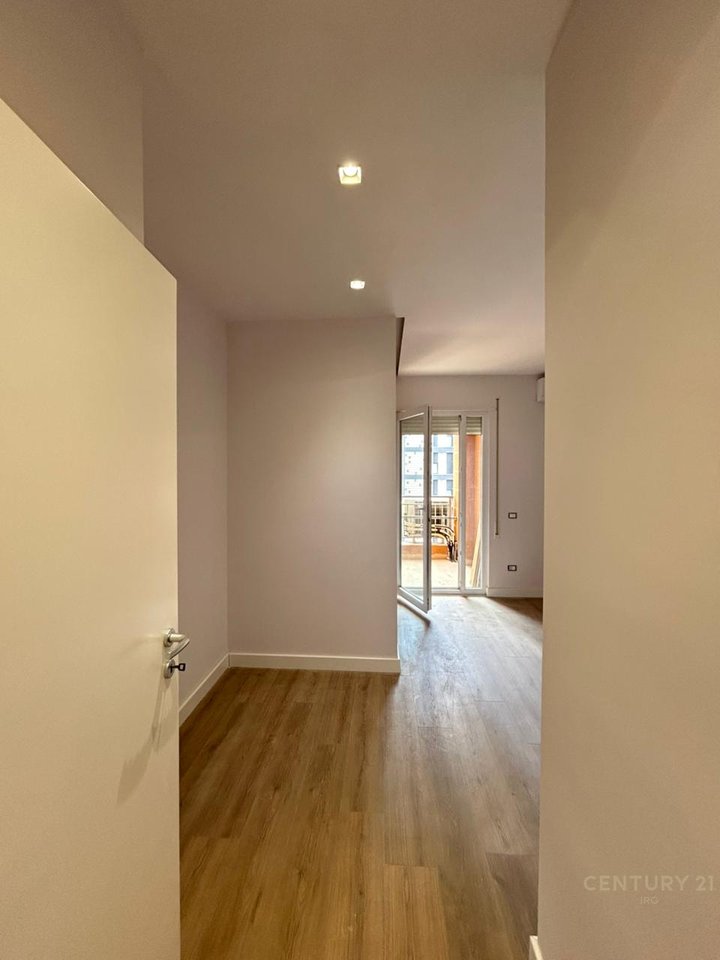 SHESIM 2+1 ME POST PARKIMI, SHKOLLA E KUQE.