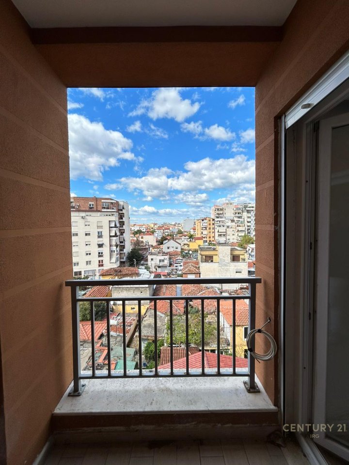 SHESIM 2+1 ME POST PARKIMI, SHKOLLA E KUQE.