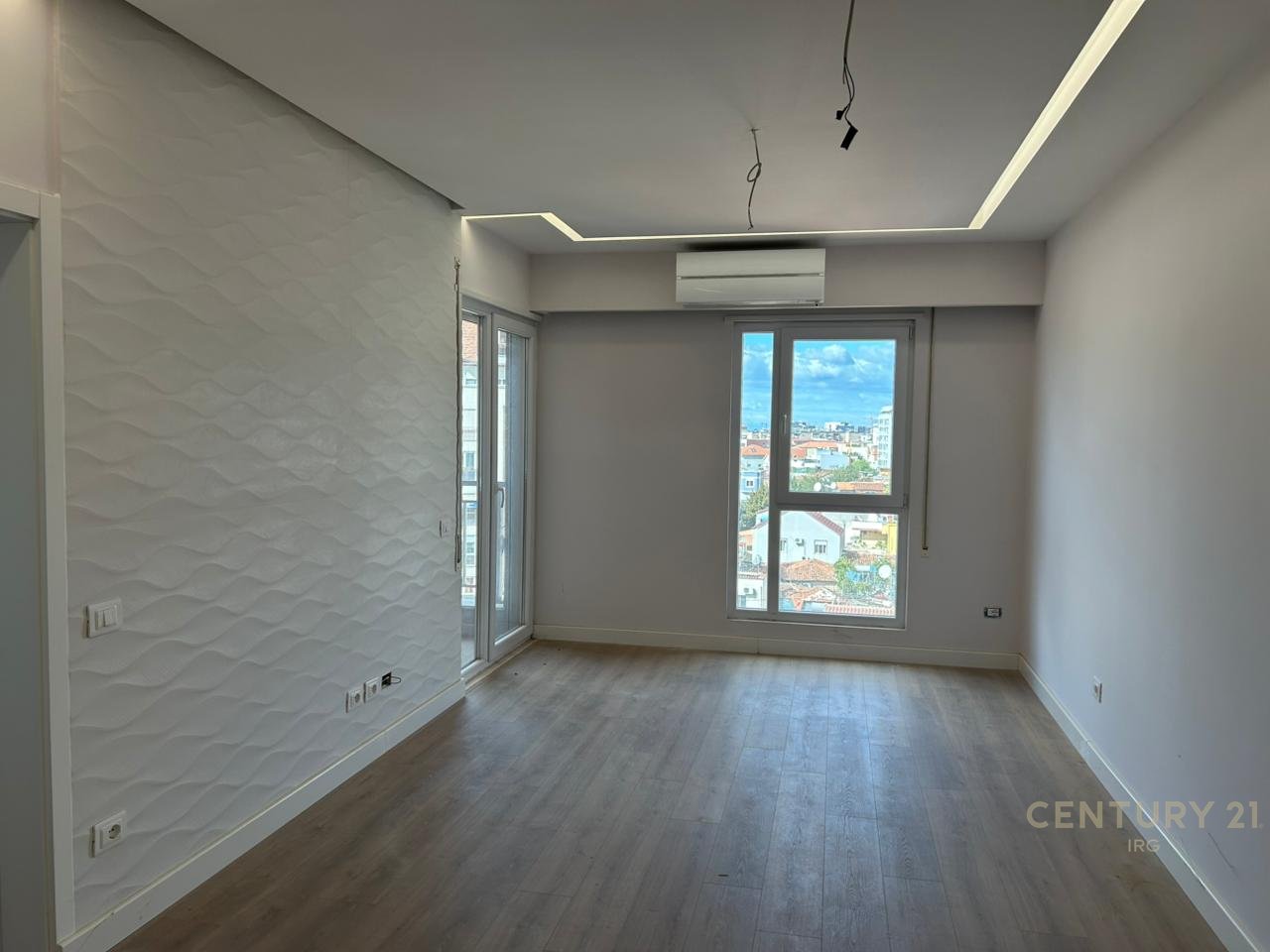 SHESIM 2+1 ME POST PARKIMI, SHKOLLA E KUQE.