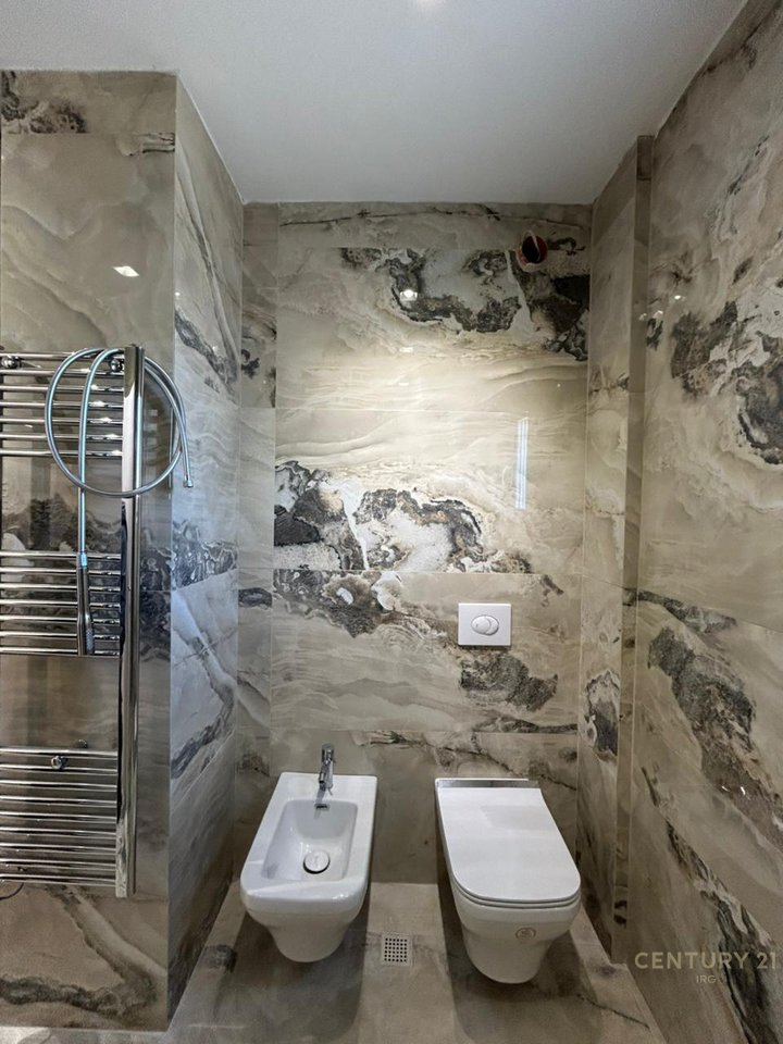 SHESIM 2+1 ME POST PARKIMI, SHKOLLA E KUQE.