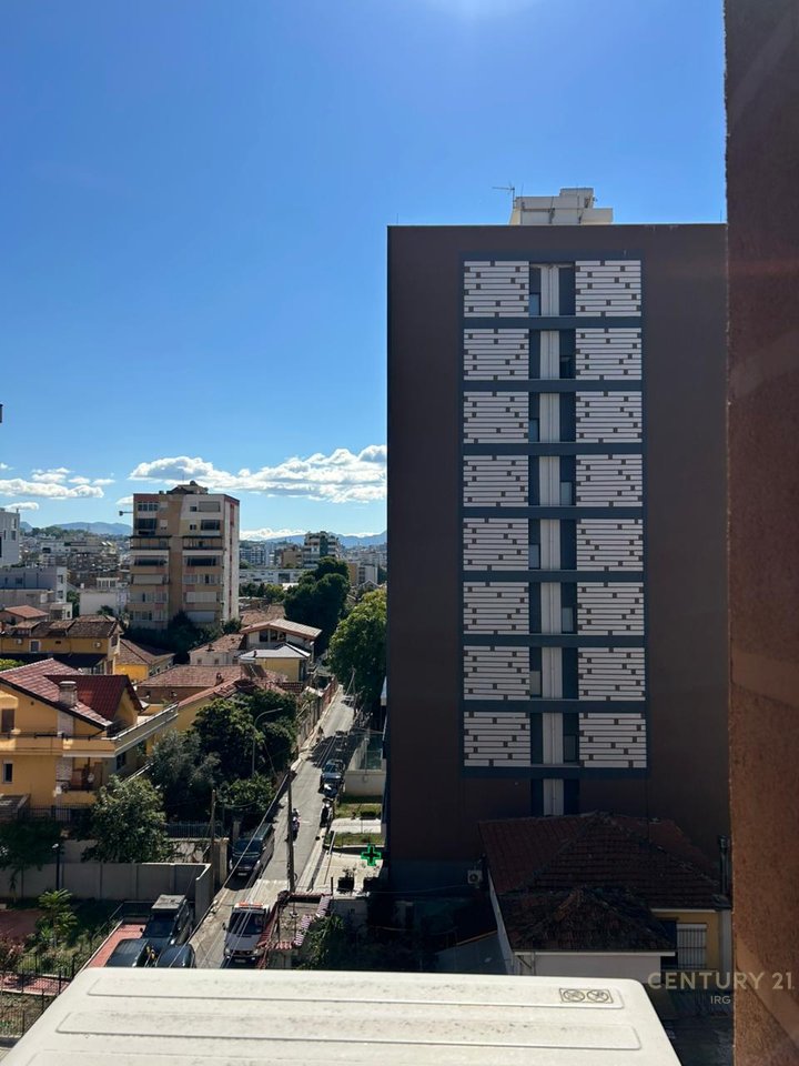 SHESIM 2+1 ME POST PARKIMI, SHKOLLA E KUQE.