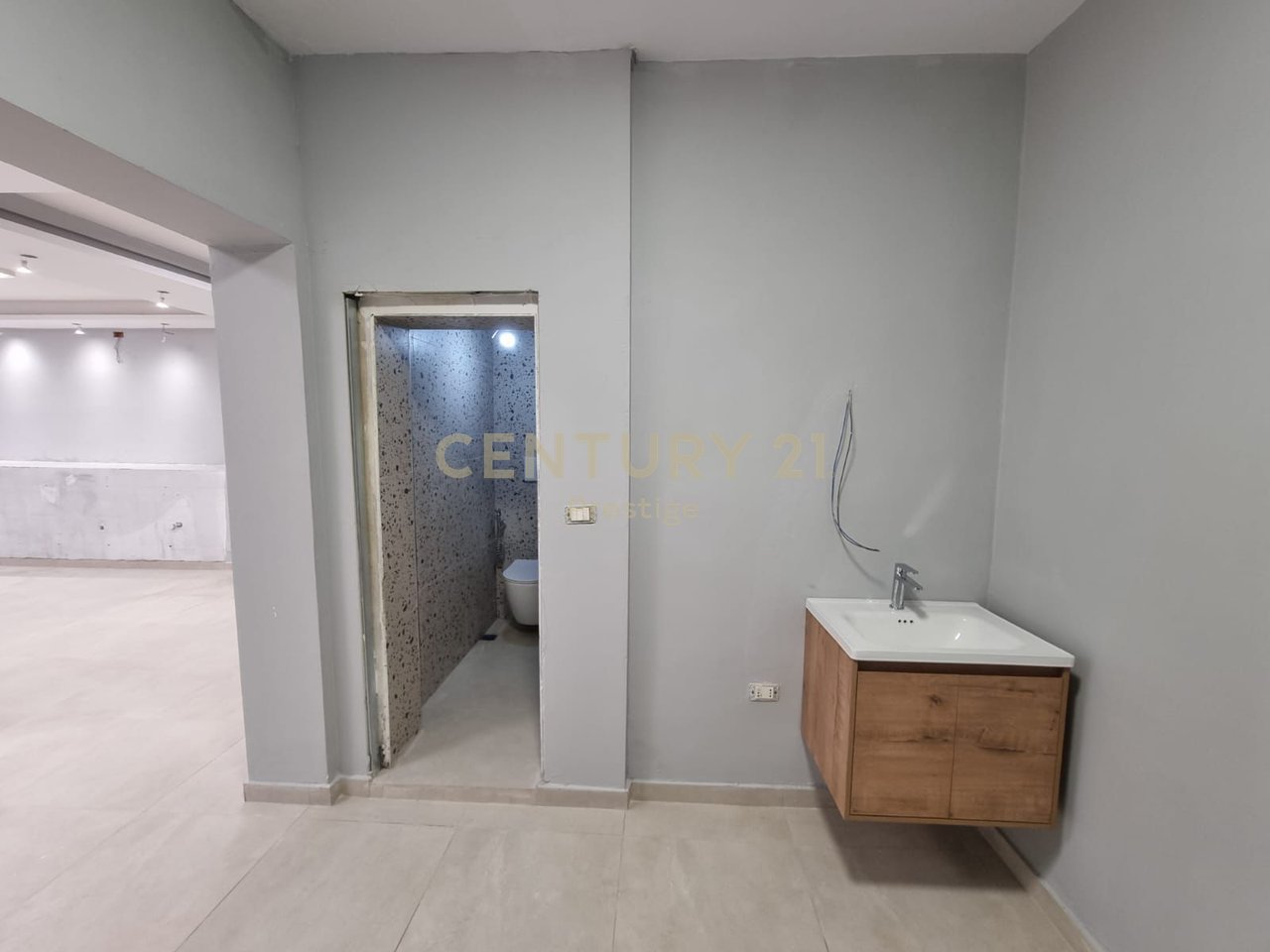 COMMERCIAL SPACE FOR SALE NEAR "HOXHA TAHSIM" STREET, TIRANA!