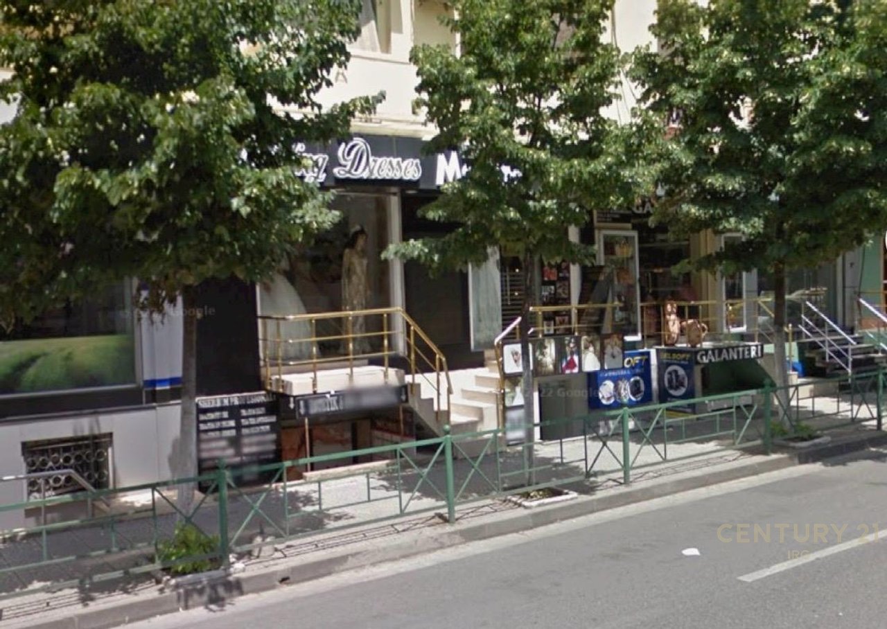 DYQAN ME QERA NE RRUGEN E DURRESIT