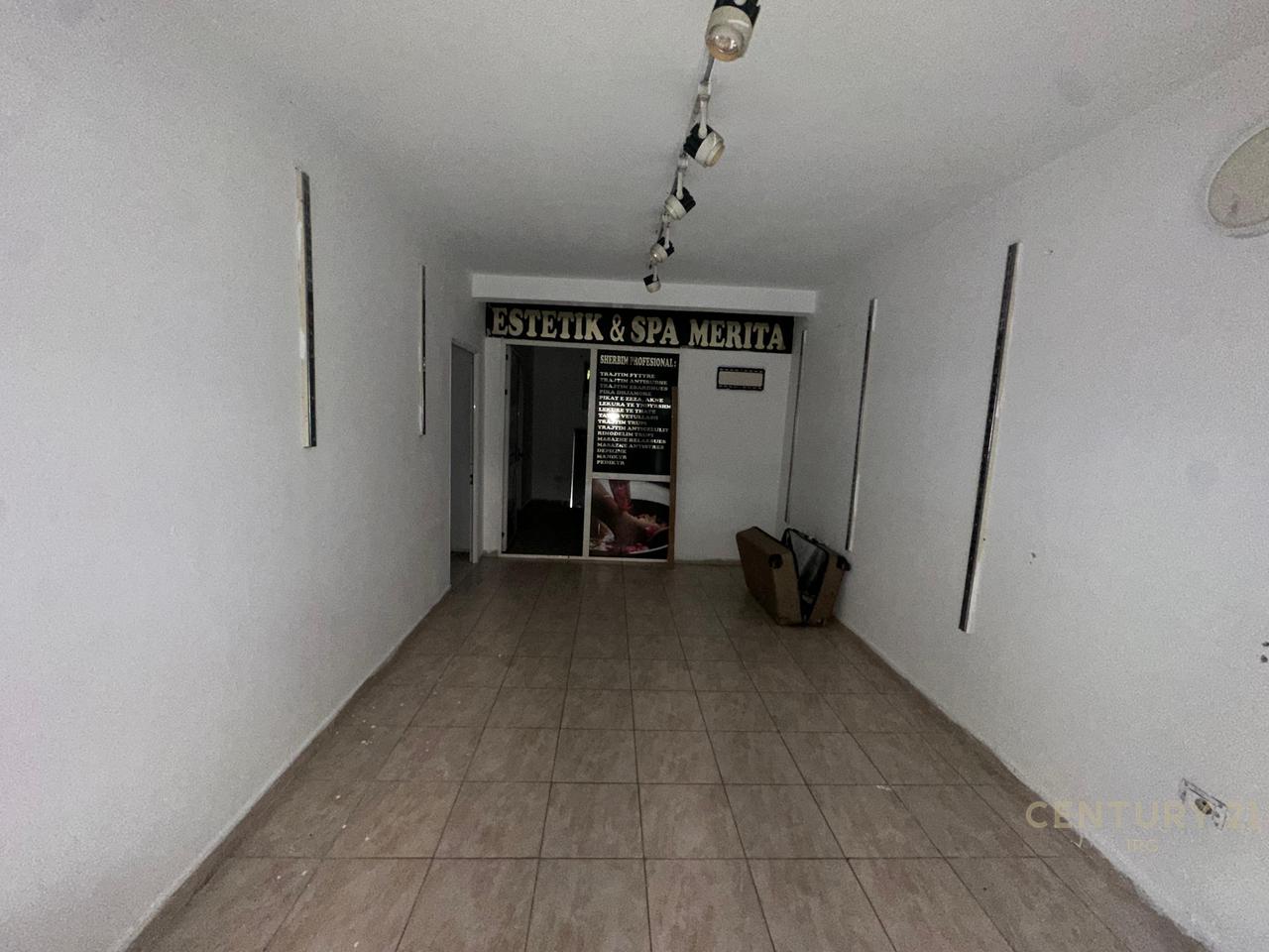 DYQAN ME QERA NE RRUGEN E DURRESIT