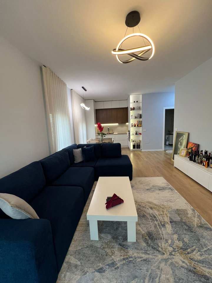 Shitet apartament 1+1 tek kompleksi 5D afer TV Klan