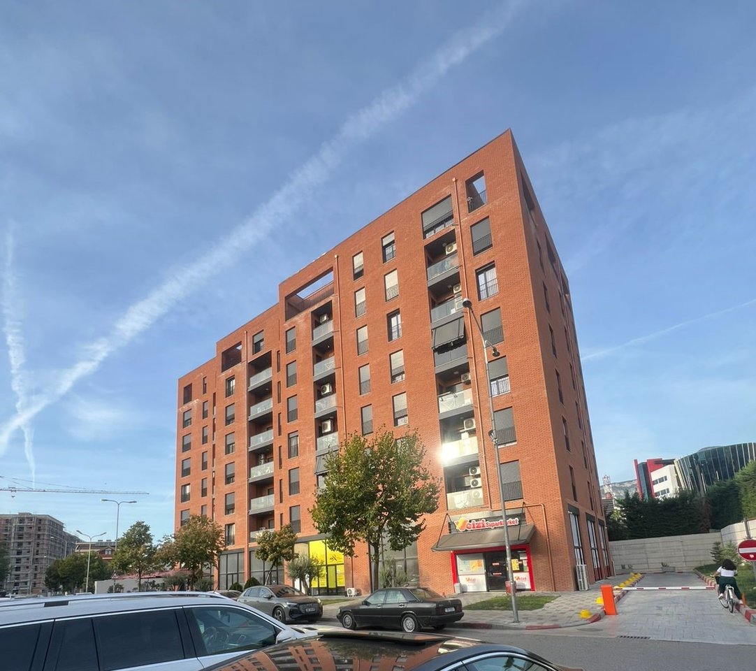 Shitet apartament 1+1 tek kompleksi 5D afer TV Klan