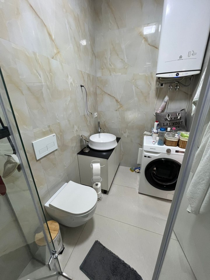 Shitet apartament 1+1 tek kompleksi 5D afer TV Klan