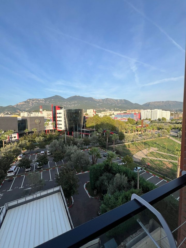 Shitet apartament 1+1 tek kompleksi 5D afer TV Klan