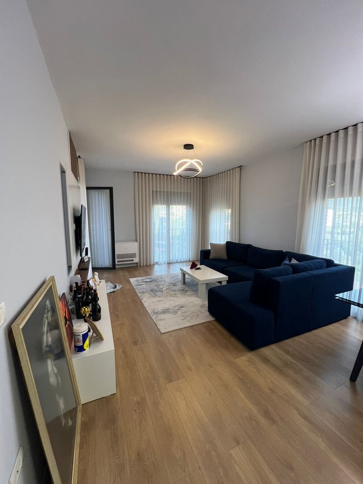 Shitet apartament 1+1 tek kompleksi 5D afer TV Klan