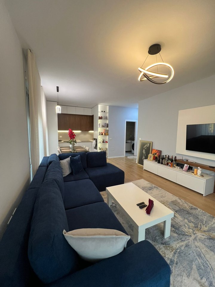 Shitet apartament 1+1 tek kompleksi 5D afer TV Klan