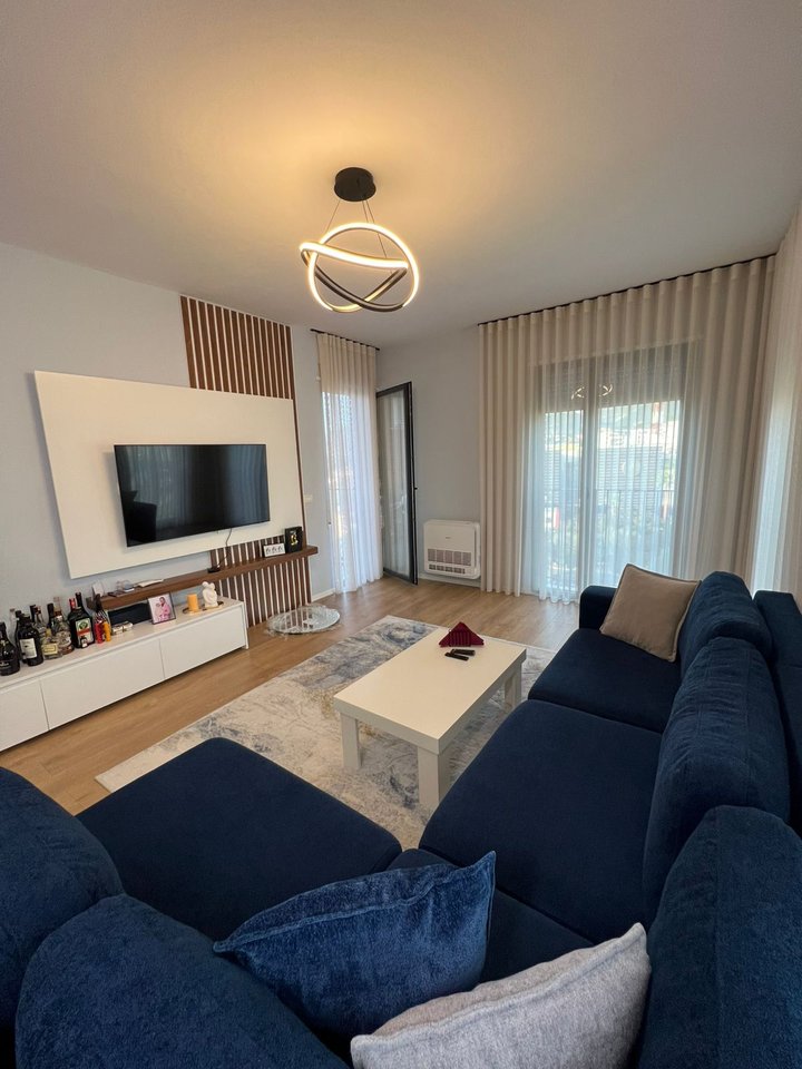 Shitet apartament 1+1 tek kompleksi 5D afer TV Klan